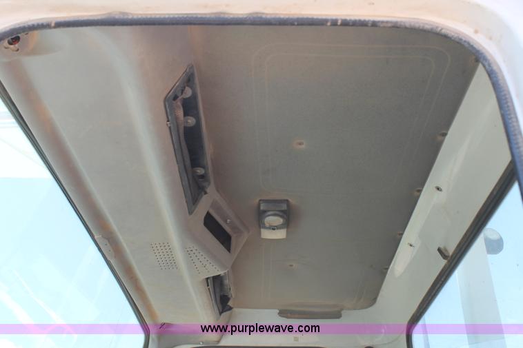 image for item L4273 1996 International 4800 bucket truck