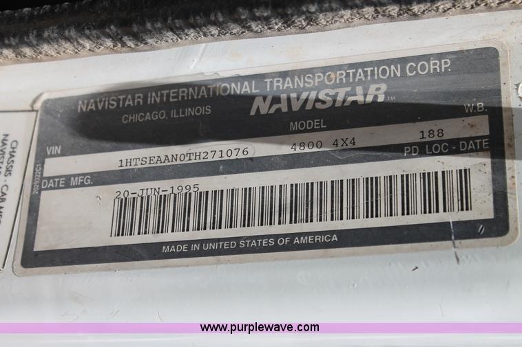 image for item L4273 1996 International 4800 bucket truck