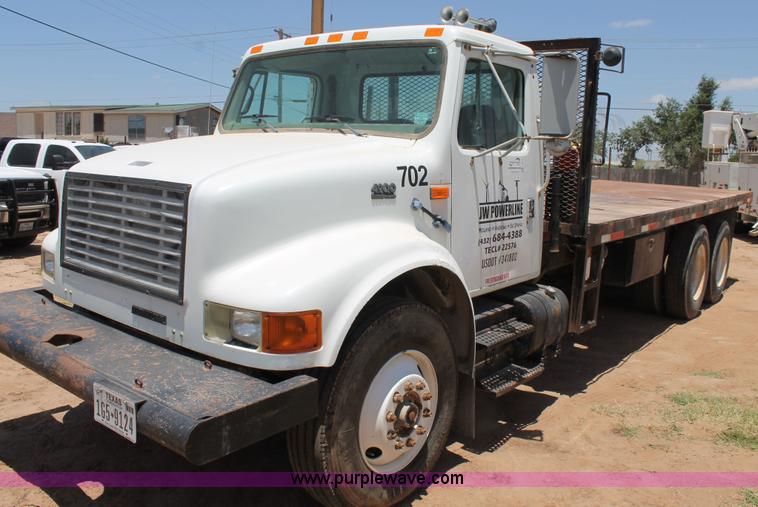 image for item L4274 1998 International 4900 flatbed truck