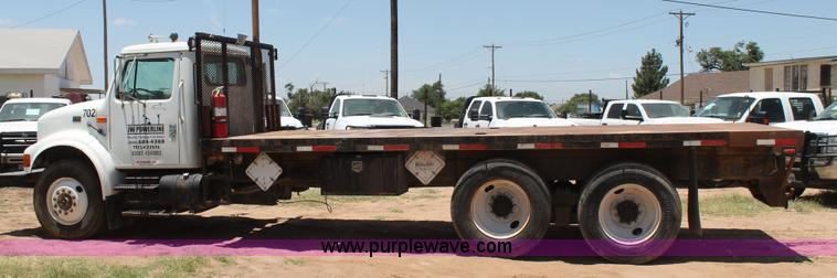 image for item L4274 1998 International 4900 flatbed truck