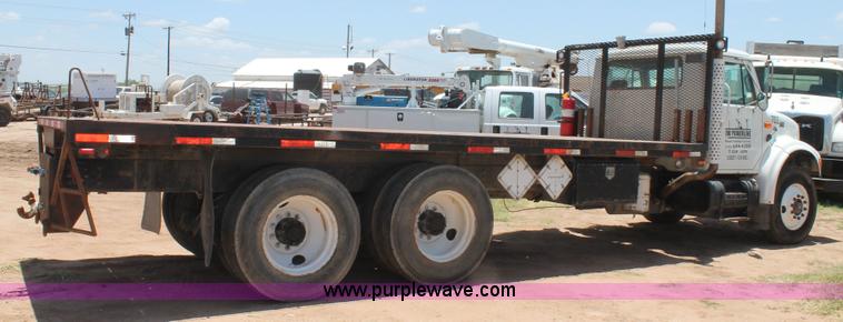 image for item L4274 1998 International 4900 flatbed truck