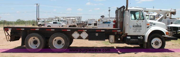 image for item L4274 1998 International 4900 flatbed truck