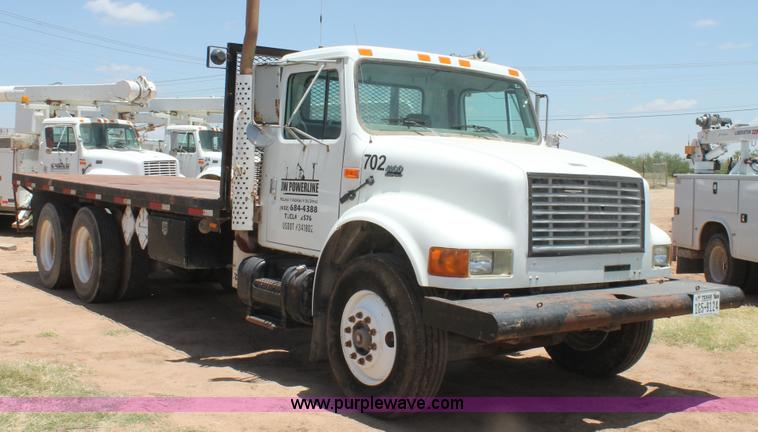 image for item L4274 1998 International 4900 flatbed truck