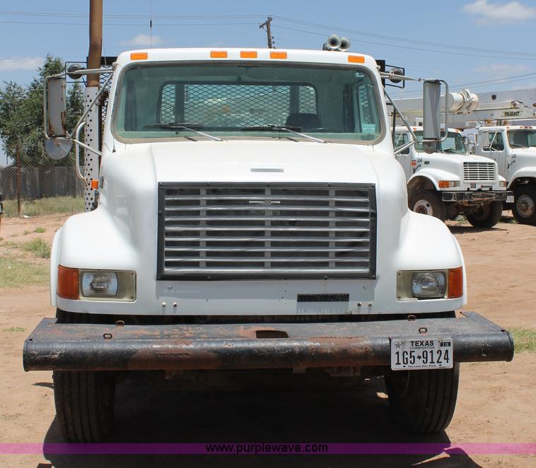 image for item L4274 1998 International 4900 flatbed truck