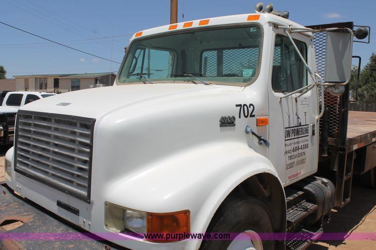 image for item L4274 1998 International 4900 flatbed truck