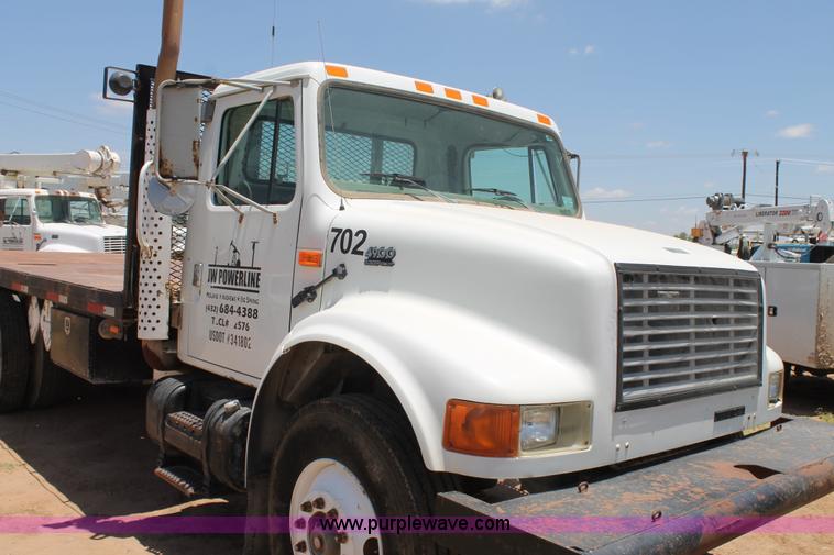 image for item L4274 1998 International 4900 flatbed truck