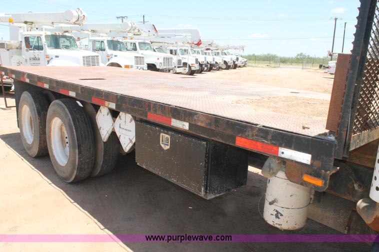 image for item L4274 1998 International 4900 flatbed truck