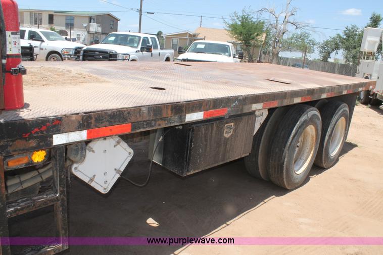 image for item L4274 1998 International 4900 flatbed truck