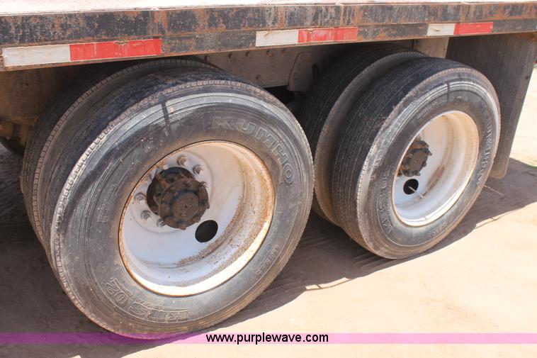 image for item L4274 1998 International 4900 flatbed truck