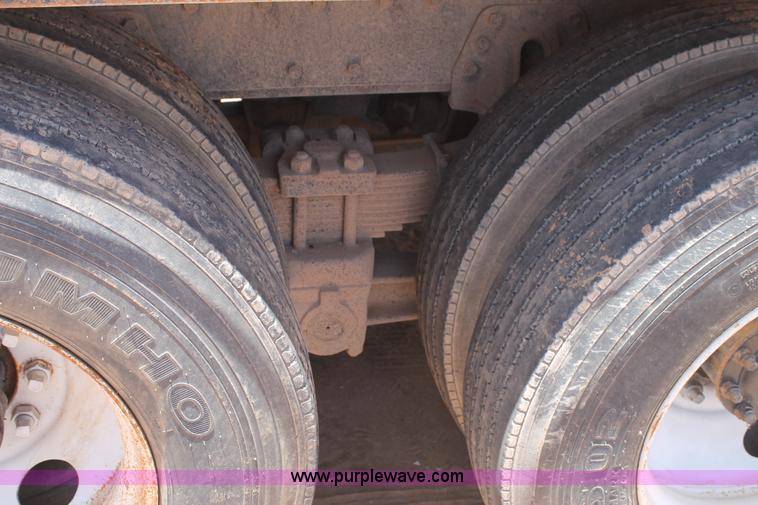 image for item L4274 1998 International 4900 flatbed truck