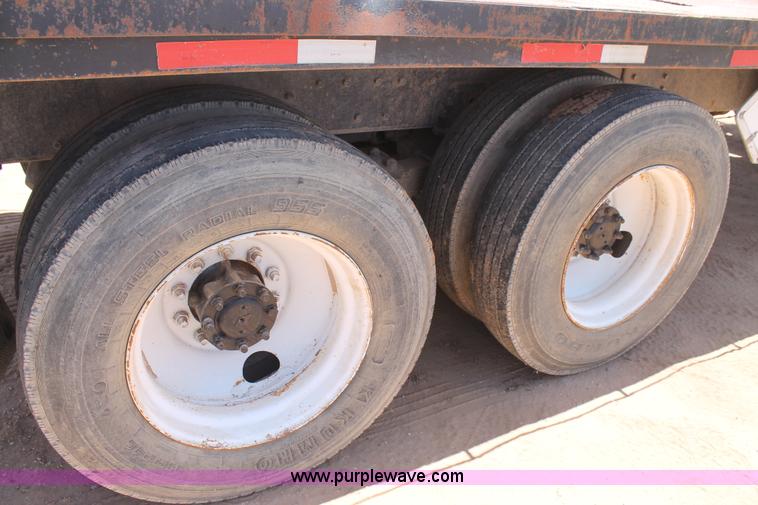 image for item L4274 1998 International 4900 flatbed truck