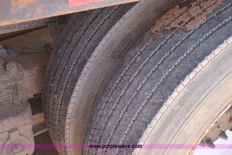 image for item L4274 1998 International 4900 flatbed truck