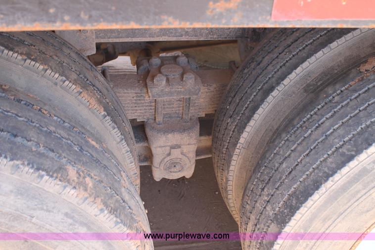 image for item L4274 1998 International 4900 flatbed truck