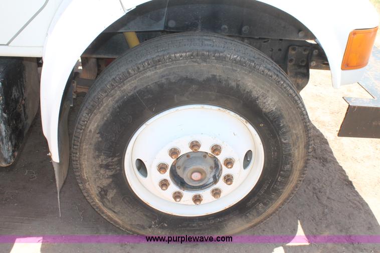 image for item L4274 1998 International 4900 flatbed truck