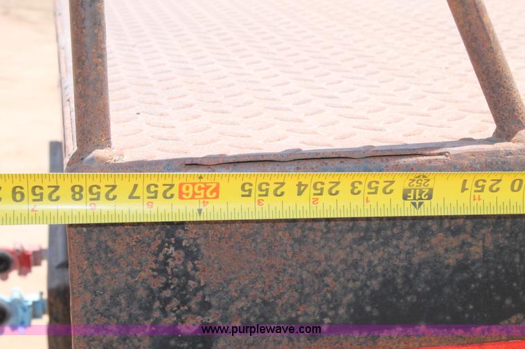 image for item L4274 1998 International 4900 flatbed truck