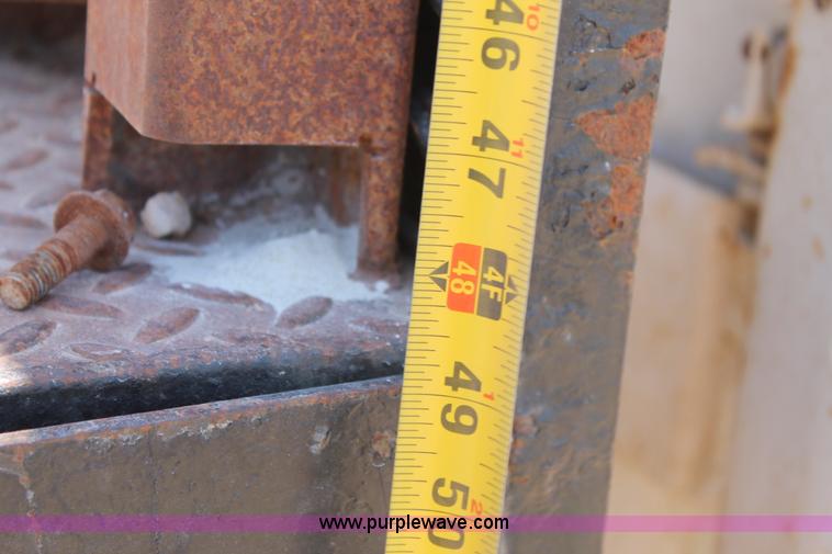 image for item L4274 1998 International 4900 flatbed truck