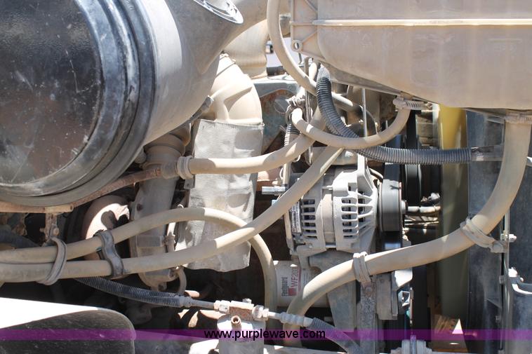 image for item L4274 1998 International 4900 flatbed truck