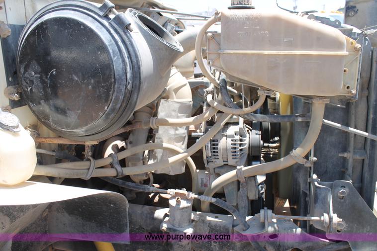 image for item L4274 1998 International 4900 flatbed truck