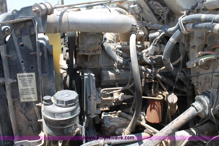 image for item L4274 1998 International 4900 flatbed truck