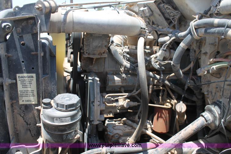 image for item L4274 1998 International 4900 flatbed truck