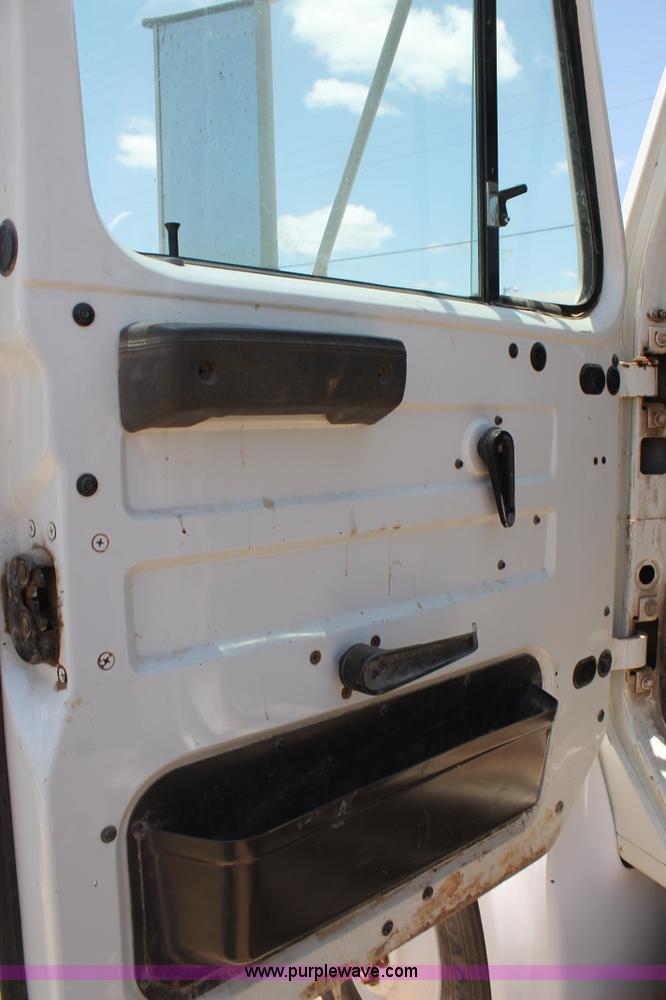 image for item L4274 1998 International 4900 flatbed truck