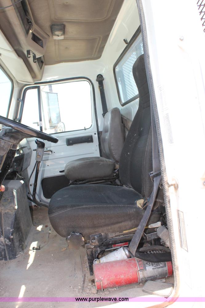 image for item L4274 1998 International 4900 flatbed truck