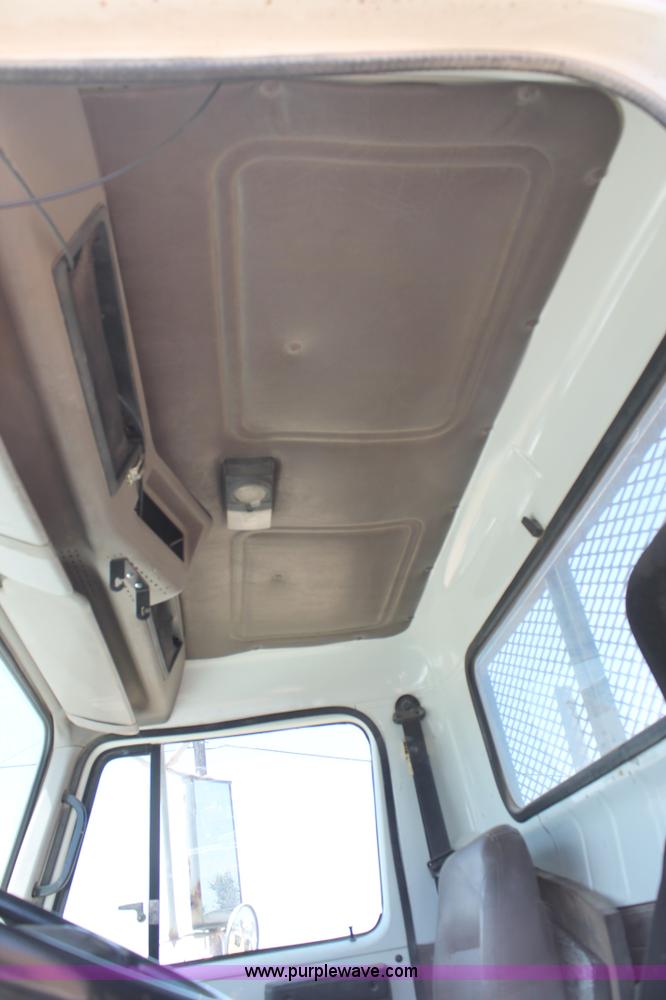 image for item L4274 1998 International 4900 flatbed truck