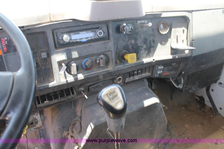 image for item L4274 1998 International 4900 flatbed truck