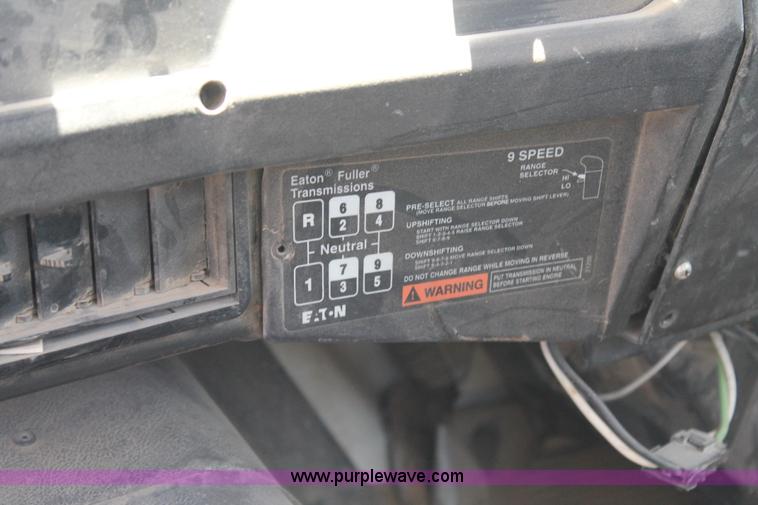 image for item L4274 1998 International 4900 flatbed truck