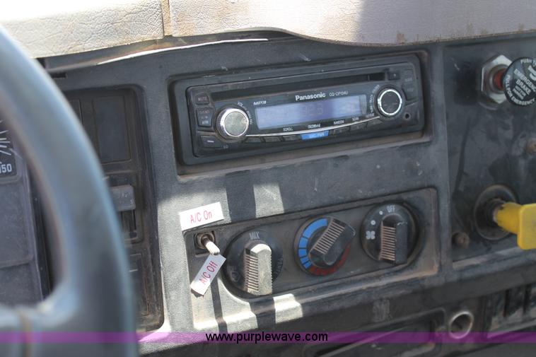 image for item L4274 1998 International 4900 flatbed truck