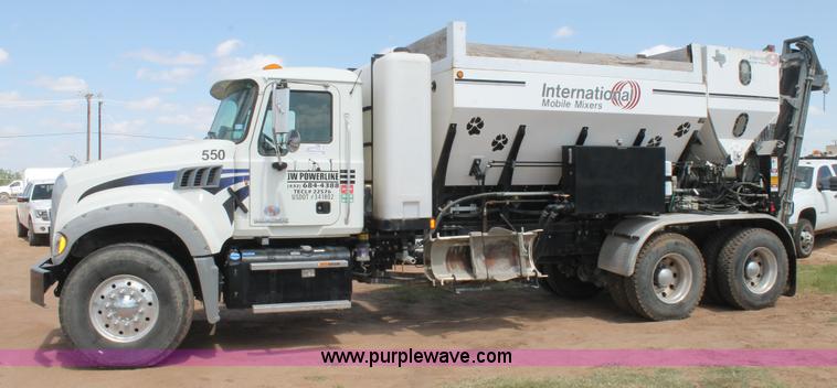 image for item L4275 2012 Mack GU433 mixer truck