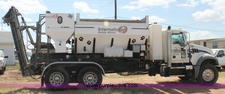 image for item L4275 2012 Mack GU433 mixer truck