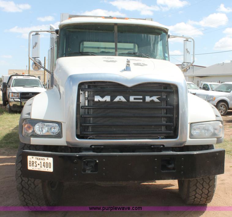 image for item L4275 2012 Mack GU433 mixer truck