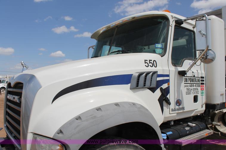 image for item L4275 2012 Mack GU433 mixer truck