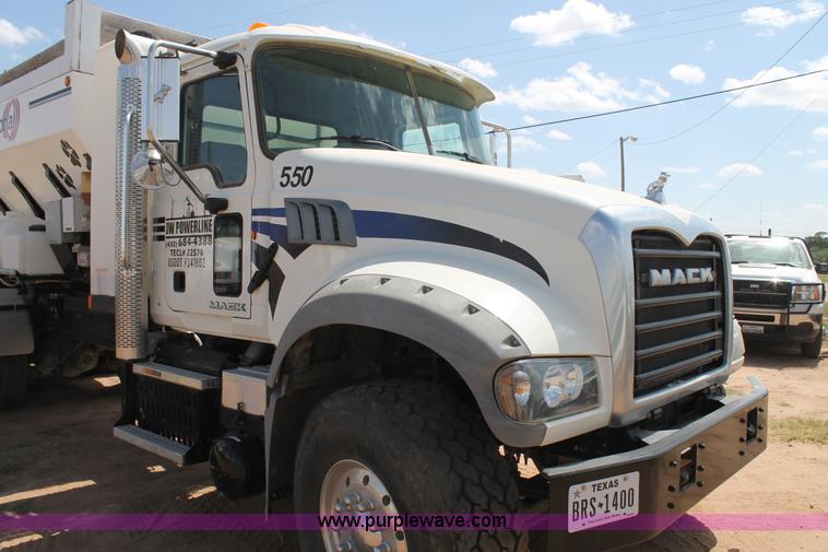 image for item L4275 2012 Mack GU433 mixer truck