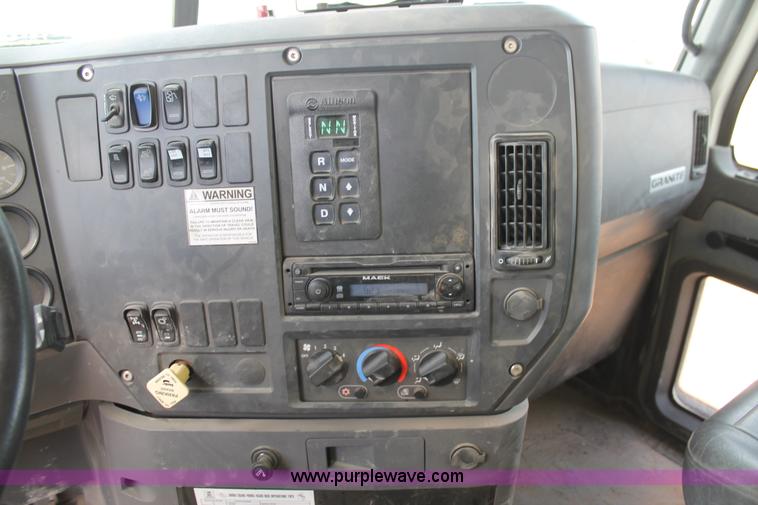 image for item L4275 2012 Mack GU433 mixer truck