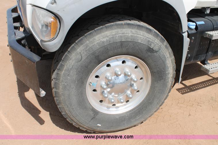 image for item L4275 2012 Mack GU433 mixer truck