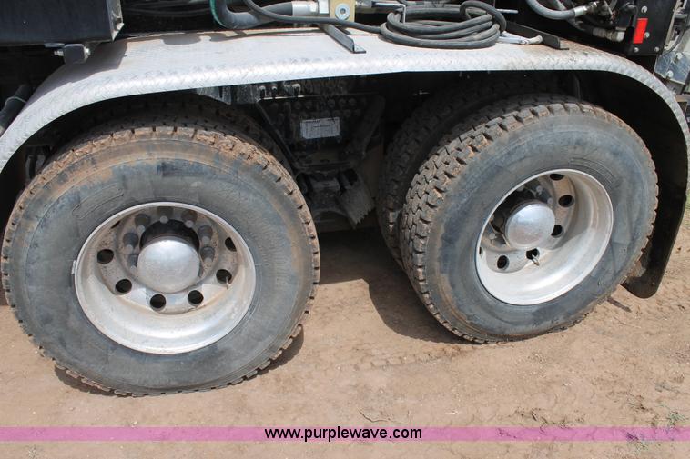 image for item L4275 2012 Mack GU433 mixer truck