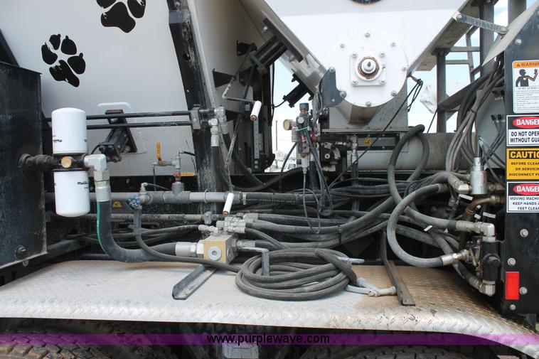 image for item L4275 2012 Mack GU433 mixer truck