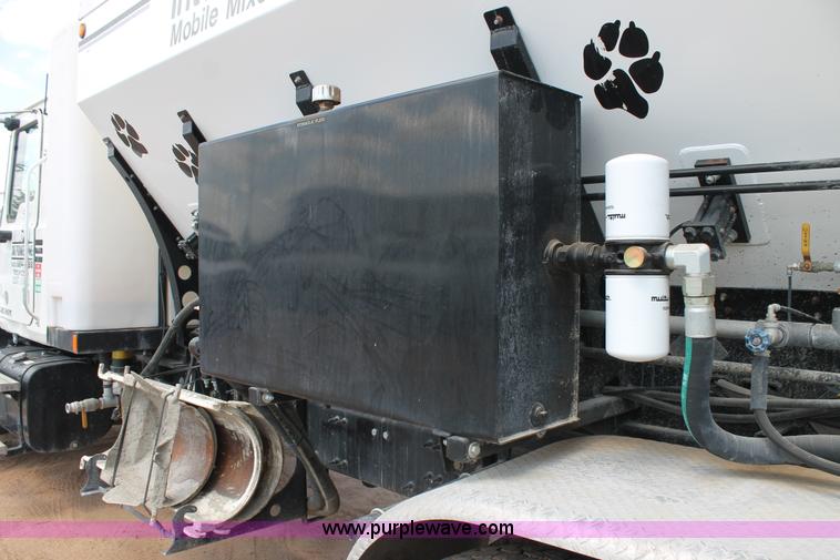 image for item L4275 2012 Mack GU433 mixer truck