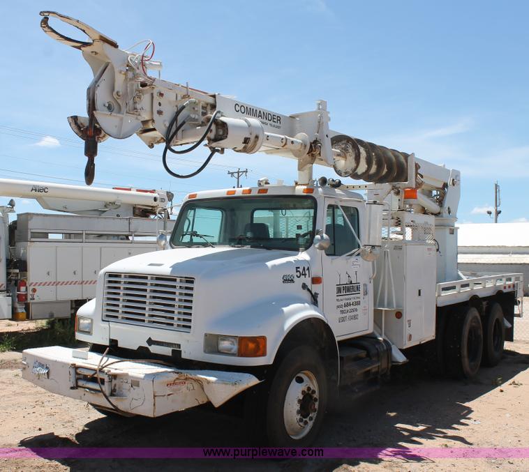 image for item L4284 1999 International 4900 digger derrick truck