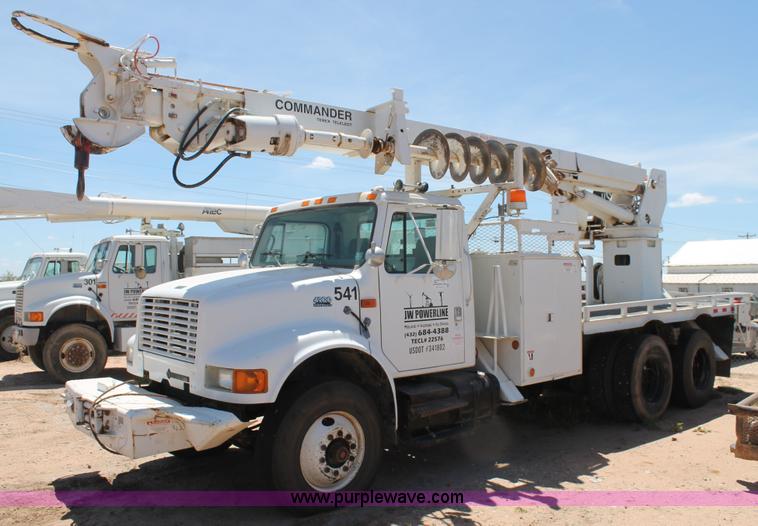 image for item L4284 1999 International 4900 digger derrick truck