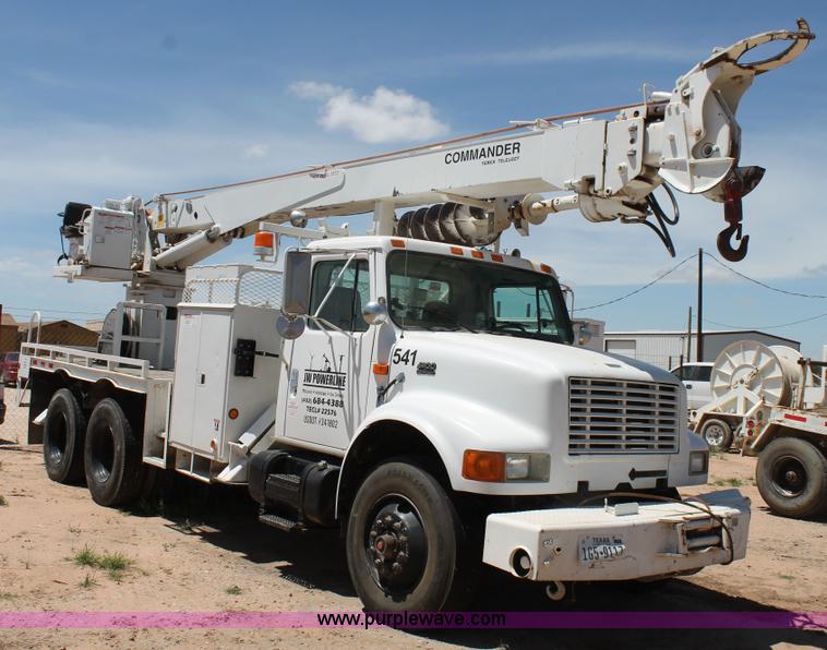 image for item L4284 1999 International 4900 digger derrick truck