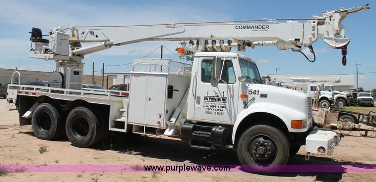 image for item L4284 1999 International 4900 digger derrick truck
