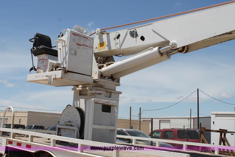 image for item L4284 1999 International 4900 digger derrick truck