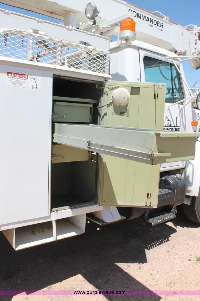 image for item L4284 1999 International 4900 digger derrick truck