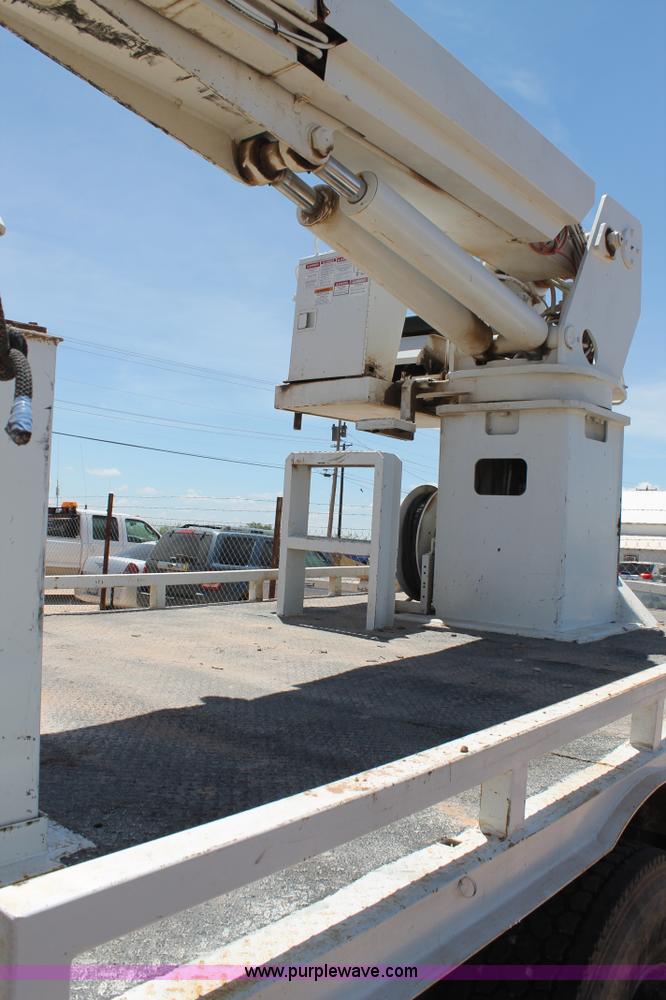 image for item L4284 1999 International 4900 digger derrick truck