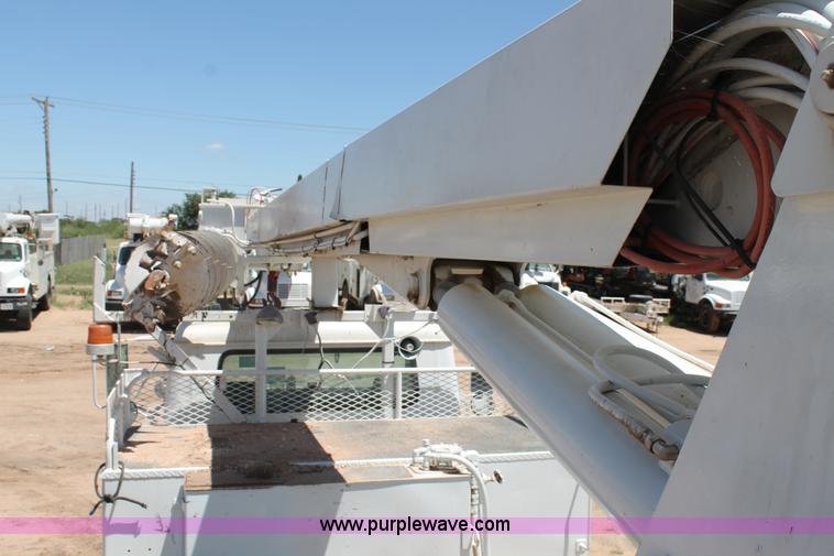 image for item L4284 1999 International 4900 digger derrick truck