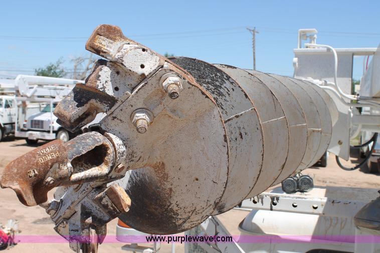 image for item L4284 1999 International 4900 digger derrick truck