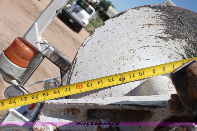 image for item L4284 1999 International 4900 digger derrick truck